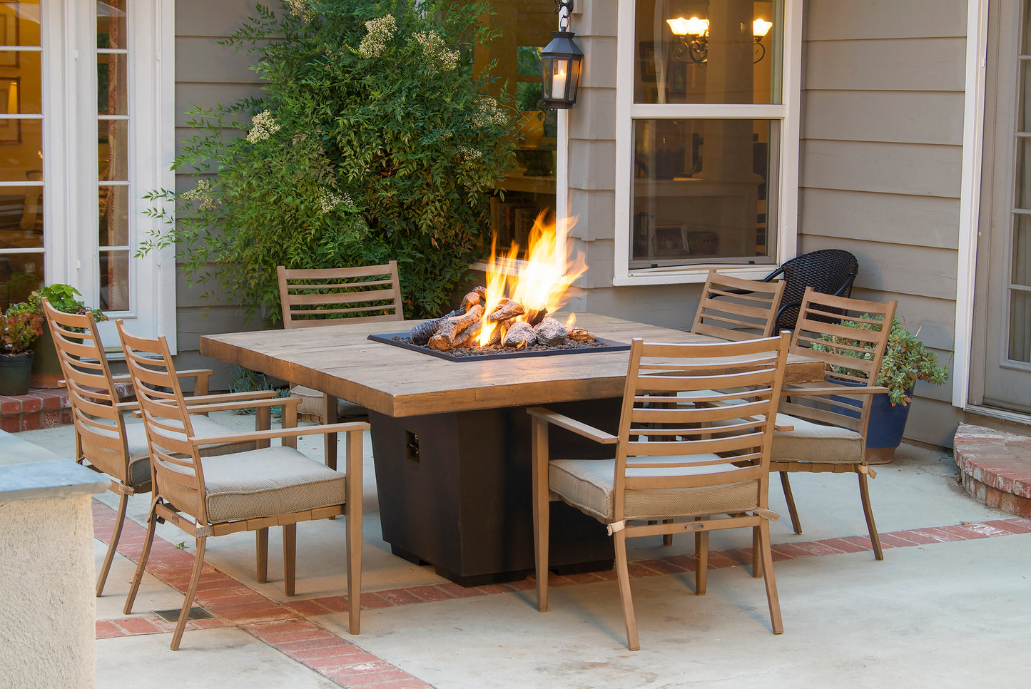 American Fyre Designs Reclaimed Wood Cosmopolitan Square Dining Firetable