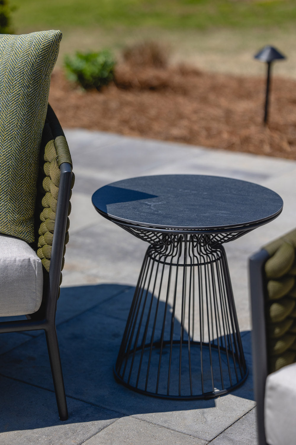 Lloyd Flanders Escape 18" Round End Table 309043 - Detail 1